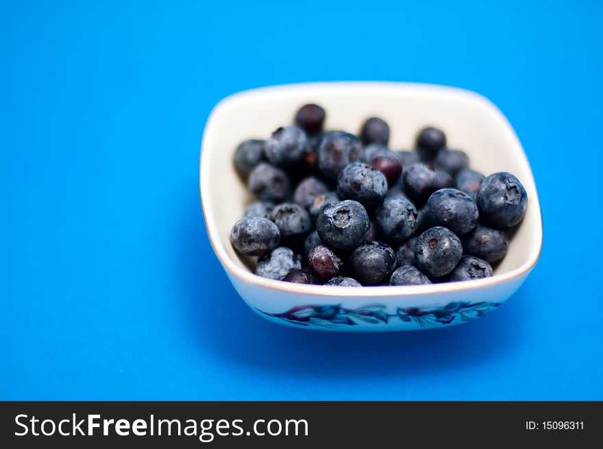 Image of a plate of blueberries