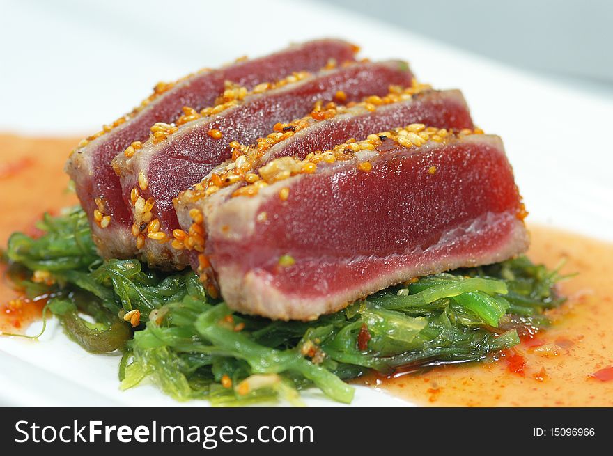 Tuna With Sesame Seeds & Green Onions