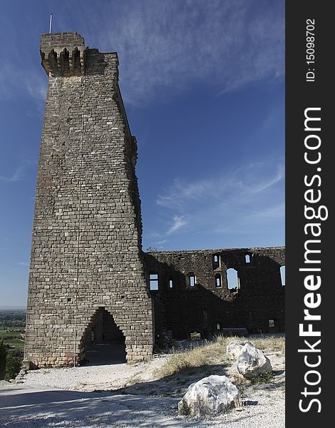 The ruin of the tower of castle in ChÃ¢teauneuf-du-Pape, France. The ruin of the tower of castle in ChÃ¢teauneuf-du-Pape, France.