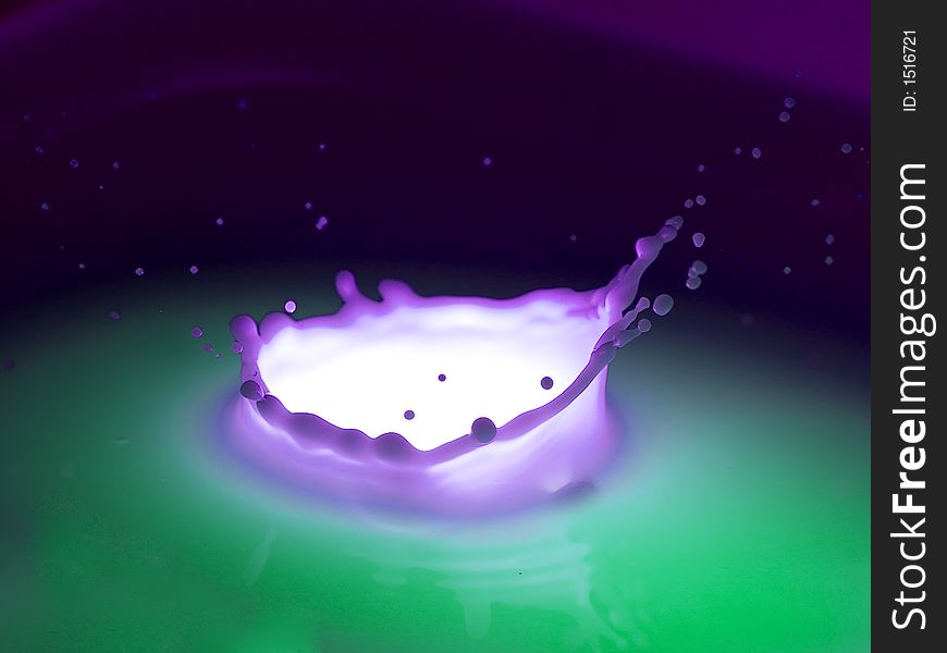 Photo of a splash in a bowl of milk with the flash below the liquid.