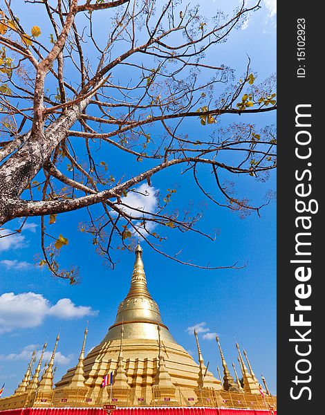 The Shwedagon Pagoda that make a copy.
