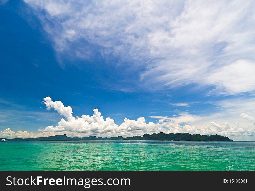 Beautful Sky And Clear Sea