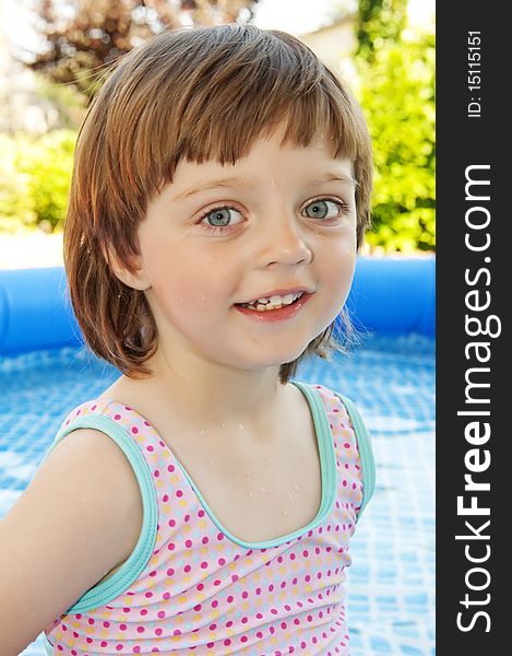 Little girl ( 3 years old ) in a basin - portrait. Little girl ( 3 years old ) in a basin - portrait