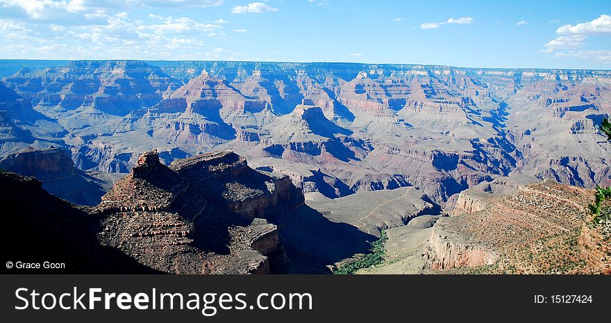 View of the Grand Canyon from the rim