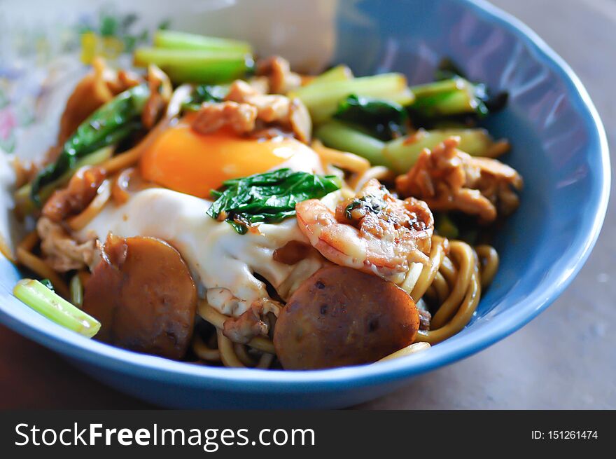 Chinese noodle or noodles with egg and shrimp