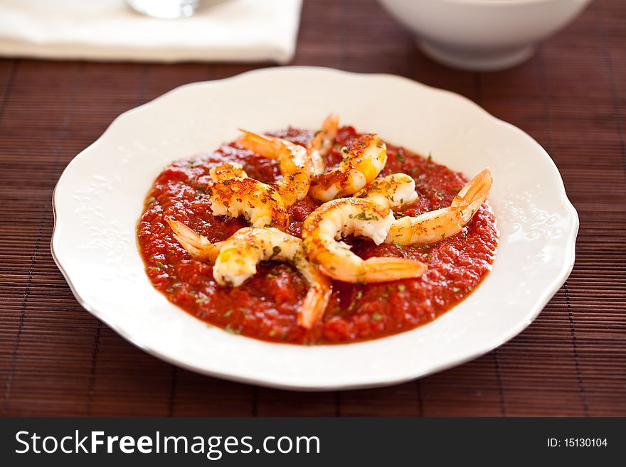Plate of shrimp roasted with fried tomato