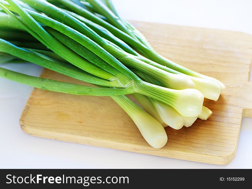 Spring onions on cutting board