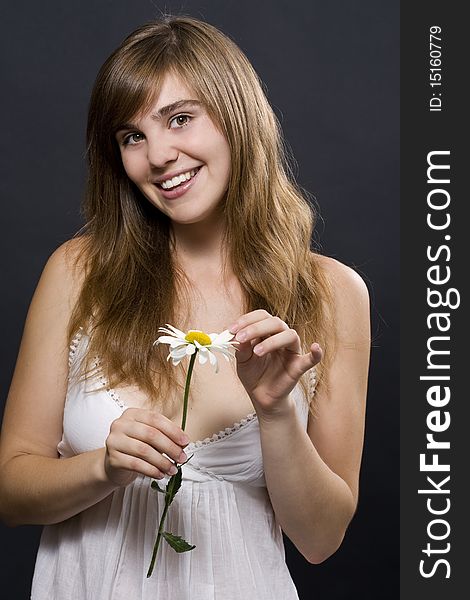 Portrait of fresh and beautiful woman with camomile