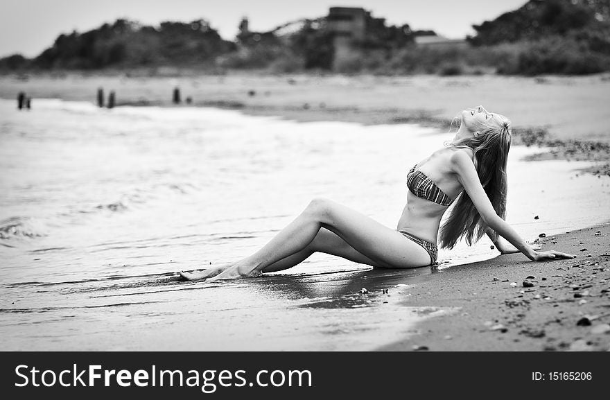 Young beautiful woman  on the beach. Young beautiful woman  on the beach