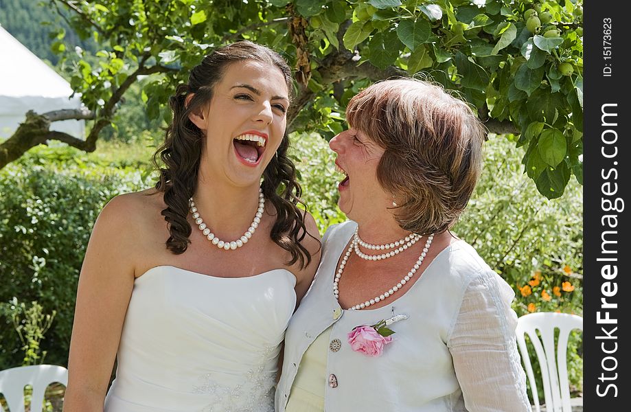 Bride and her Mother enjoying a quiet moment