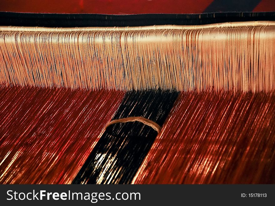 Loom with red and black wool. Loom with red and black wool.