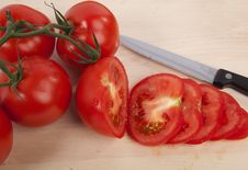 Tomatoes On Chopping Board Royalty Free Stock Image Tomatoes On Chopping Board Royalty Free Stock Image