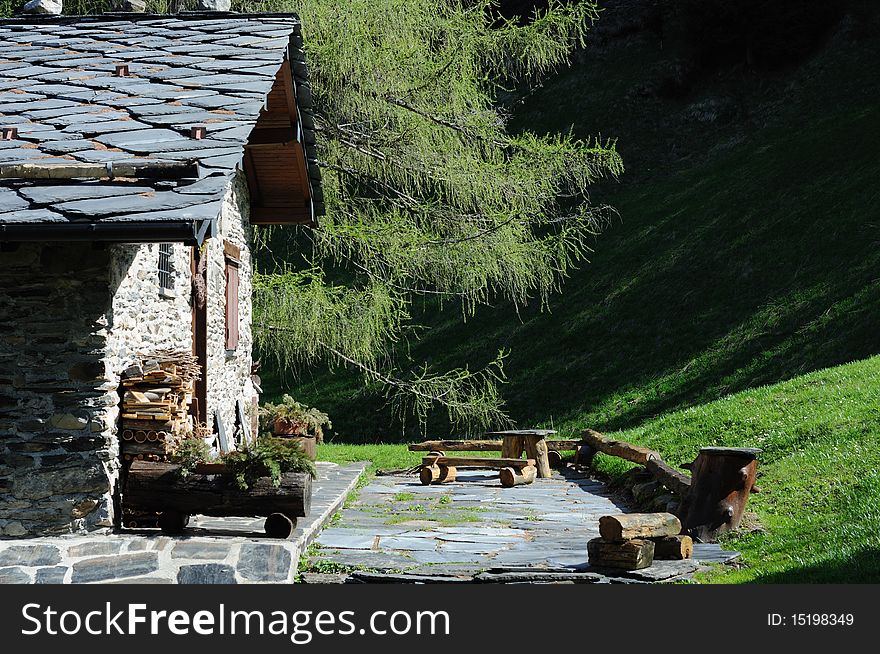 Beautiful chalet amongst the peace of mountains in the north of Italy (val brembana). Beautiful chalet amongst the peace of mountains in the north of Italy (val brembana).