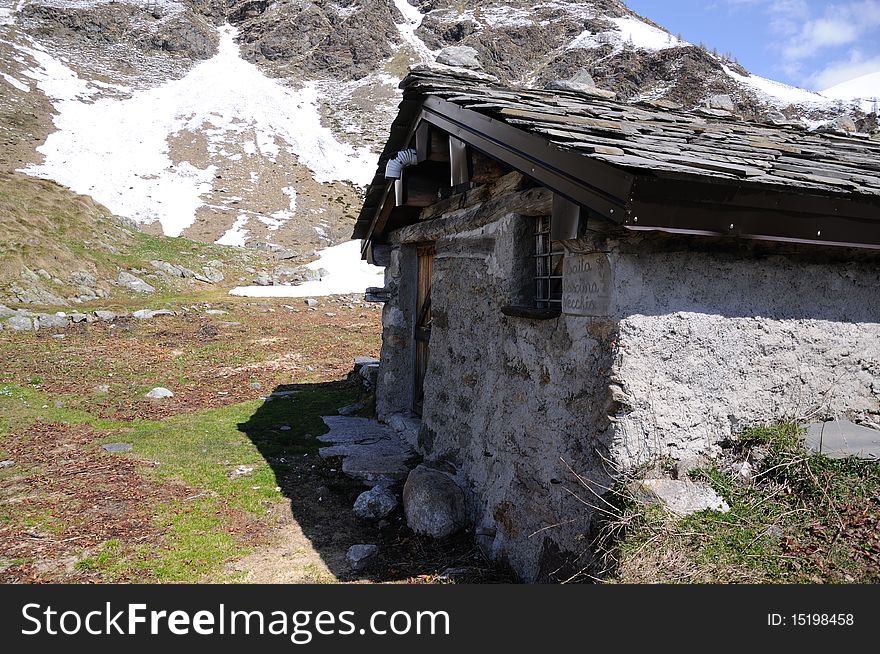 Beautiful chalet amongst the peace of mountains in the north of Italy (val brembana). Beautiful chalet amongst the peace of mountains in the north of Italy (val brembana).