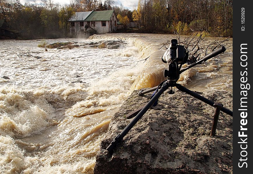 Digital camera records waterfall, close-up