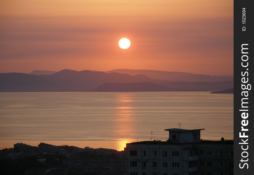 Sunset, sea, sun, roofs, sky, pink, horizon