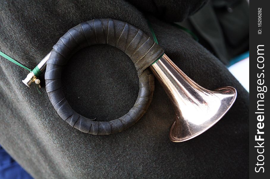 Hunting horn with leather enclosure an green band