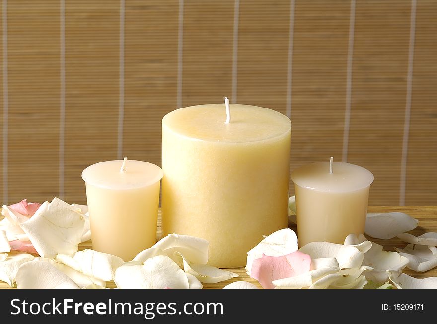 Aromatic set- Candles and roses petals. Aromatic set- Candles and roses petals