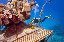 Exploring A Wreck Royalty Free Stock Photos Exploring A Wreck Royalty Free Stock Photos