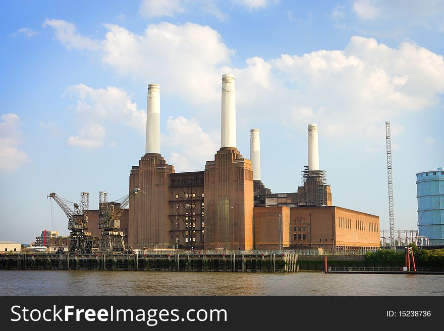Power station on bank of the river Thames in London