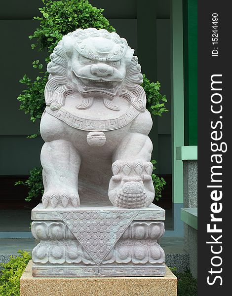 White pink granite Chinese lion statue