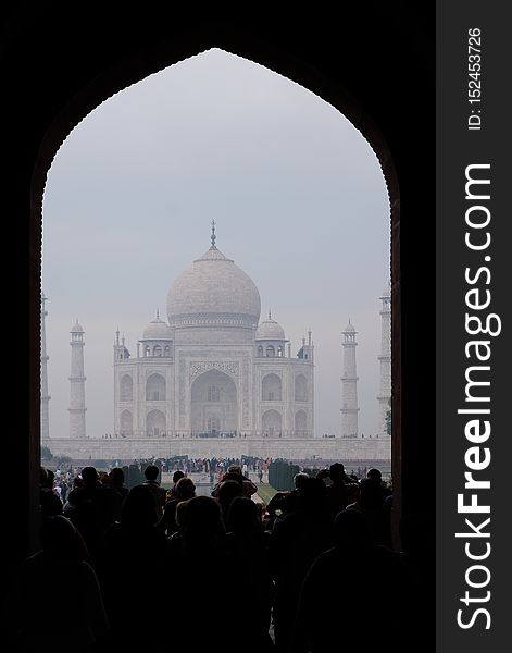 Free CC0 Stock Photo of View From the Entrance of Taj Mahal on a Foggy Morning - Check out more free photos on mystock.themeisle.com