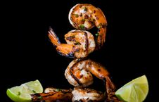 Skewer Shrimps Burnt Grilled With Spice Seasoning Royalty Free Stock Photos