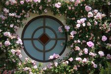 Round Window With Flowers Royalty Free Stock Images Round Window With Flowers Royalty Free Stock Images