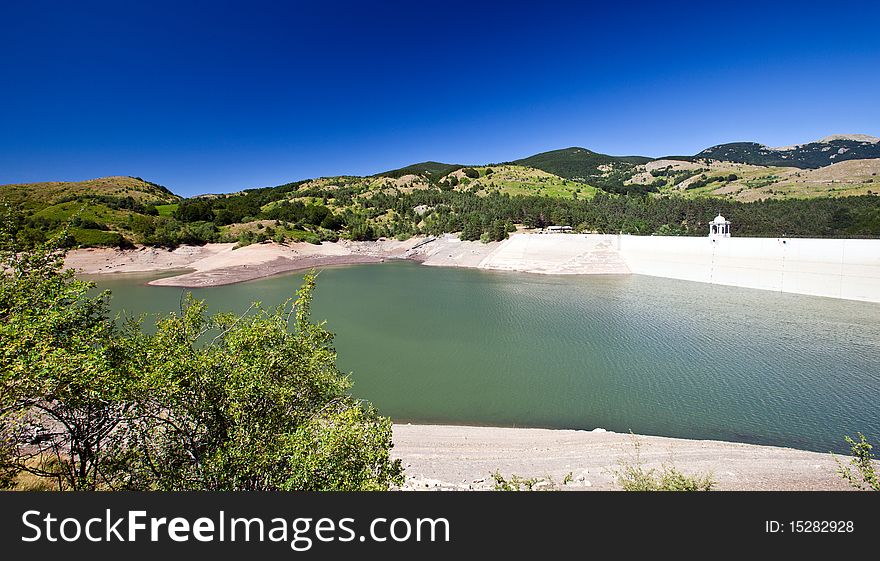 On the right, the dam.
Giacopiane is a lake at Borzonasca in the Province of Genova, Liguria, Italy.