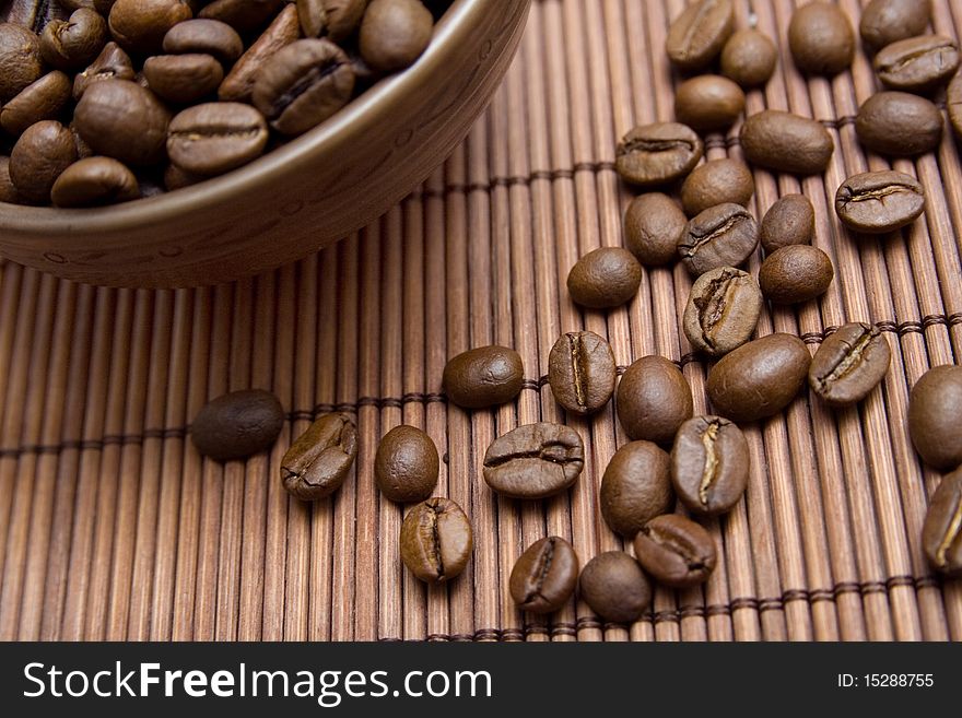 Roasted coffee beans with the ceramic bowl