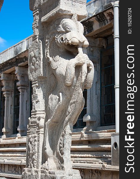 Stone sculptures on pillar in Sri Meenakshi temple