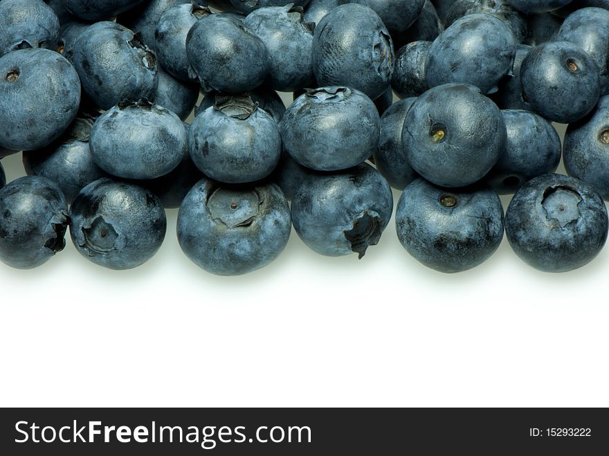 Arrangement of blueberries leaving copy space for text at the bottom