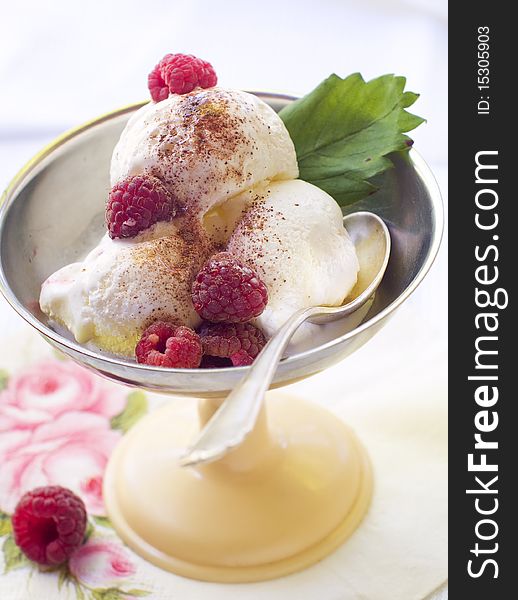 Vanilla ice cream with fresh raspberries