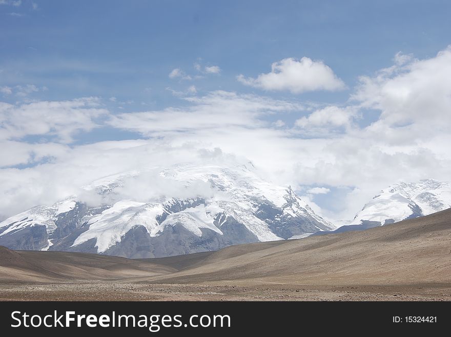 Muztag Ata in Xinjiang of China.Elevation 7546 meters