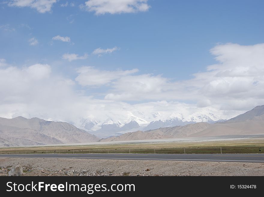 Muztag Ata in Xinjiang of China.Elevation 7546 meters