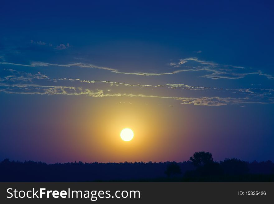 Decline in clouds of the sun with beams background. Decline in clouds of the sun with beams background