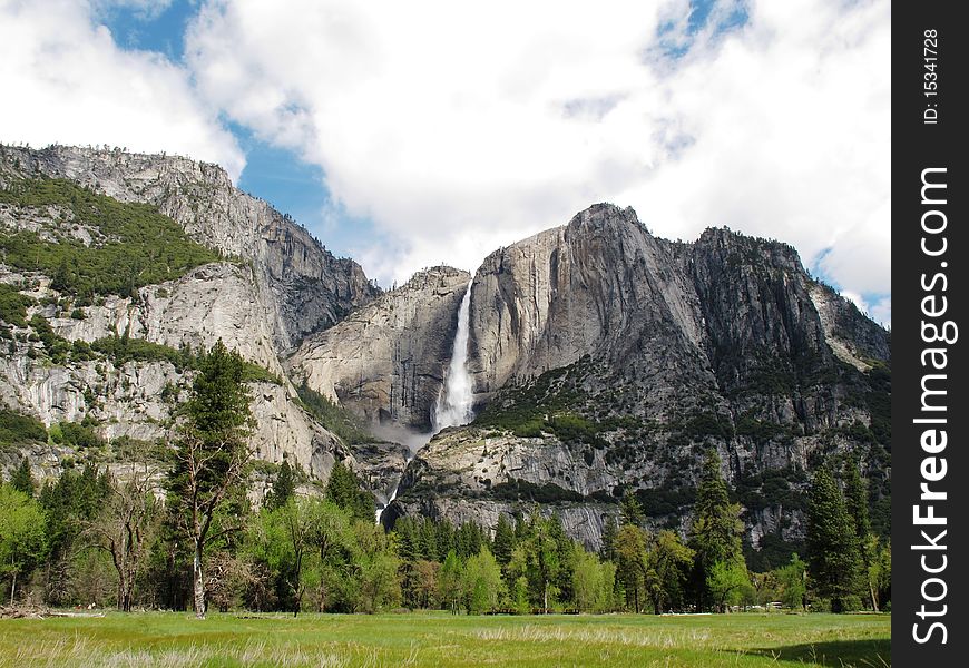 Yosemite Falls, Yosemite National Park, California. Yosemite Falls, Yosemite National Park, California