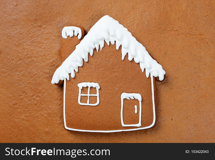 The hand-made eatable gingerbread house on gingerbread background