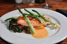 Plate Of Salmon With Asparagus Stock Images Plate Of Salmon With Asparagus Stock Images