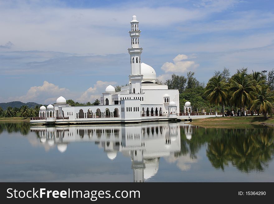 Mosque it build at the lake,all of the muslim people going there for praying