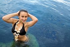 Happy Girl Standing In The Sea Royalty Free Stock Images Happy Girl Standing In The Sea Royalty Free Stock Images
