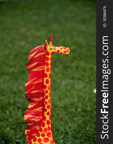 Giraffe of wood of adornment in the garden