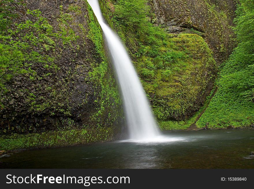 Horsetail falls in the Columbia Gorge River area
