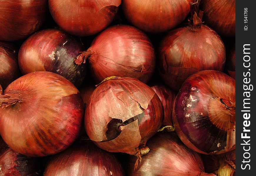 A pile of fresh onilns. A pile of fresh onilns