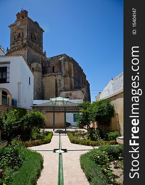 Andalusi garden and San Pedro church in the background