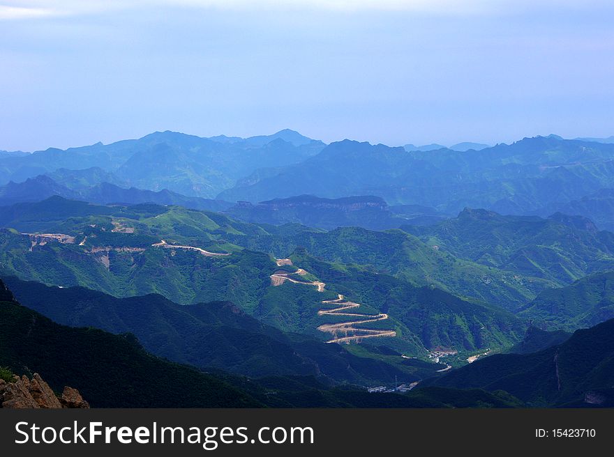 This photo was taken at the peak Baihua Mountain, Beijing, China. Baihua unique environment and beautiful scenery, is a good tourist place. 720mm or more in annual precipitation, average July temperature is 22 ℃, is the summertime summer the resort. Baihua Baihuashan forest coverage rate of 90%, which reflects the natural vegetation typical of the natural landscape of North China mountains, animals, plant species rich in resources, is the most beautiful mountain in Beijing. This photo was taken at the peak Baihua Mountain, Beijing, China. Baihua unique environment and beautiful scenery, is a good tourist place. 720mm or more in annual precipitation, average July temperature is 22 ℃, is the summertime summer the resort. Baihua Baihuashan forest coverage rate of 90%, which reflects the natural vegetation typical of the natural landscape of North China mountains, animals, plant species rich in resources, is the most beautiful mountain in Beijing.