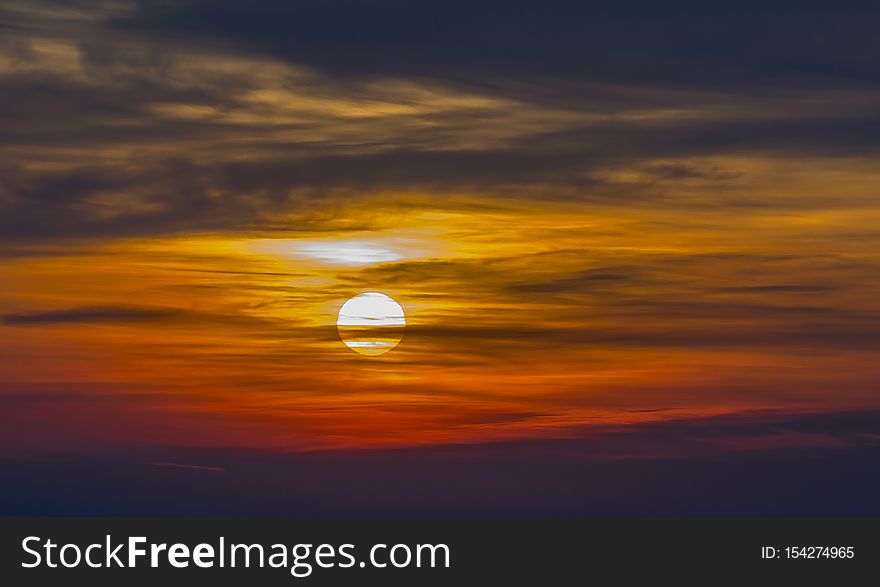 Free CC0 Stock Photo of Cloudy Sunrise - Check out more free photos on mystock.themeisle.com
