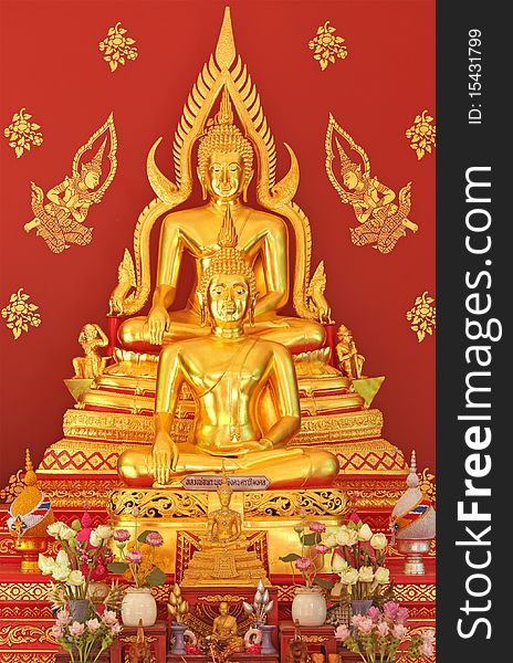 The Golden Buddha Align Vertically