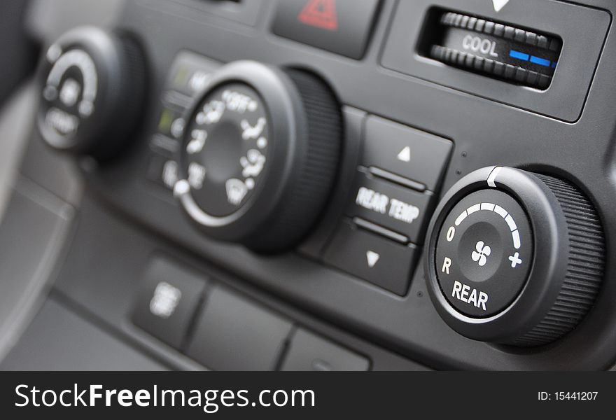 Vehicle console of air conditioning controls
