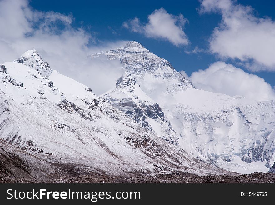 Mount everest with snow covered in summer